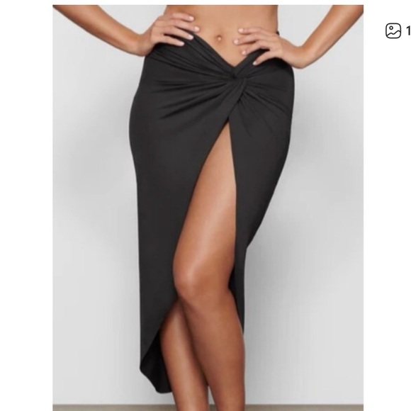 SKIMS Other - SKIMS Onyx Signature Swim Sarong Skirt